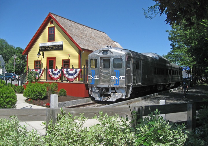 Bedford Freight House and RDC 6211